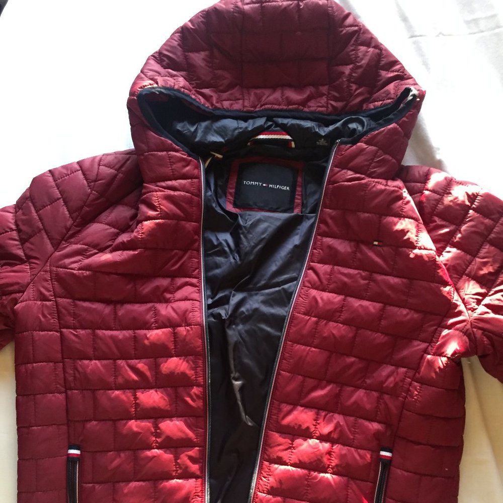 Tommy Hilfiger: Burgundy Puffer Coat